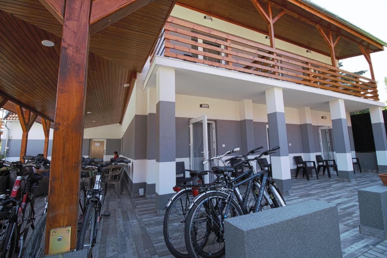 Szitakoeto Panzio Hotel Tiszafured Exterior photo